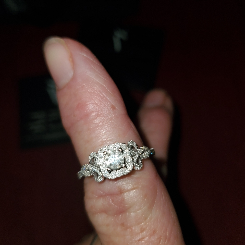 Vera Wang white gold diamond ring